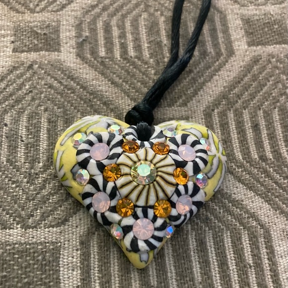 Billie Beads Heart Shaped Crystal Pendant Necklace - Picture 4 of 6